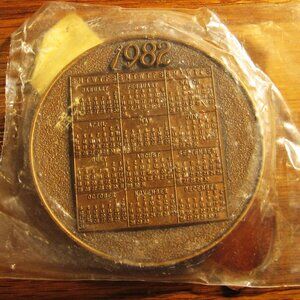 1982 ROCKWELL SOCIETY OF AMERICA Large 130g Bronze Coin Calendar PAPERWEIGHT